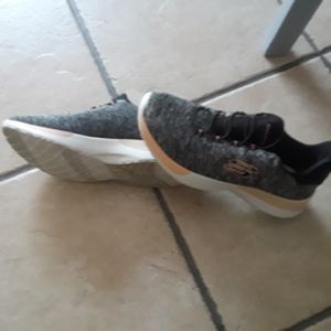 Skechers sneakers excellent condition